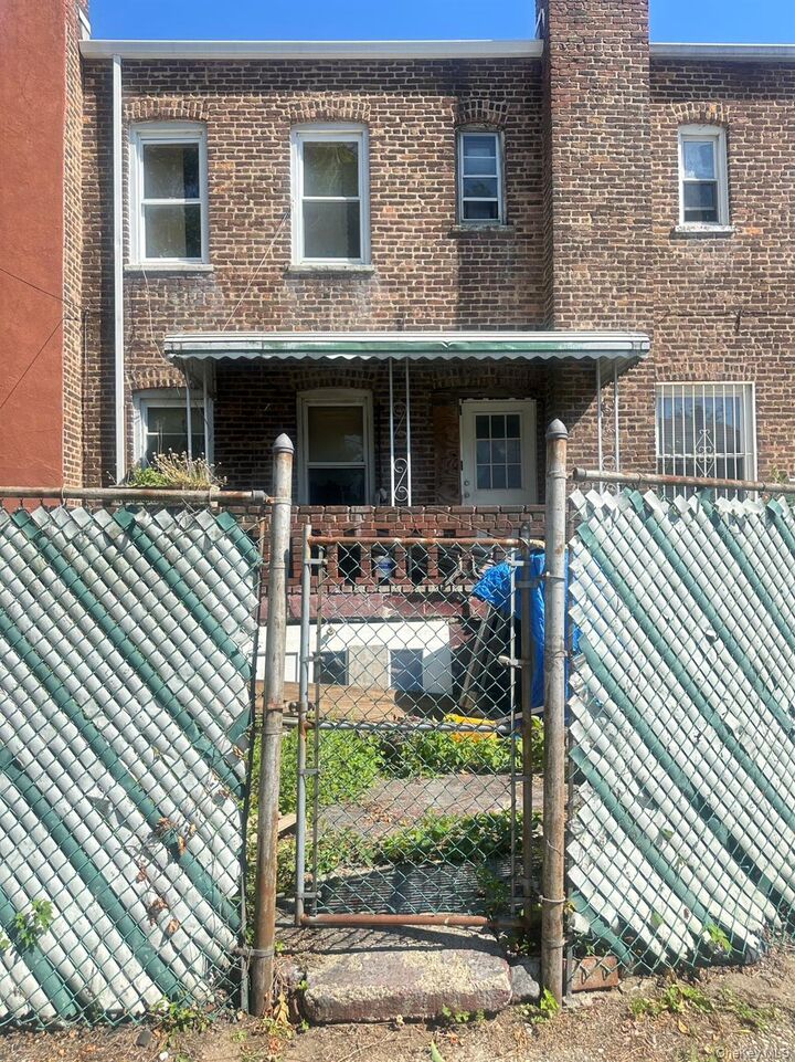 Property Photo:  140-19 Rose Avenue  NY 11355 