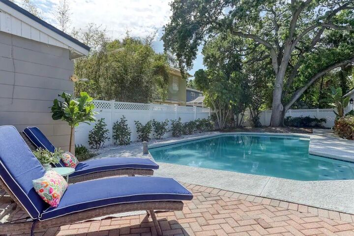 Property Photo: 4014 W Palmira Avenue FL 33629