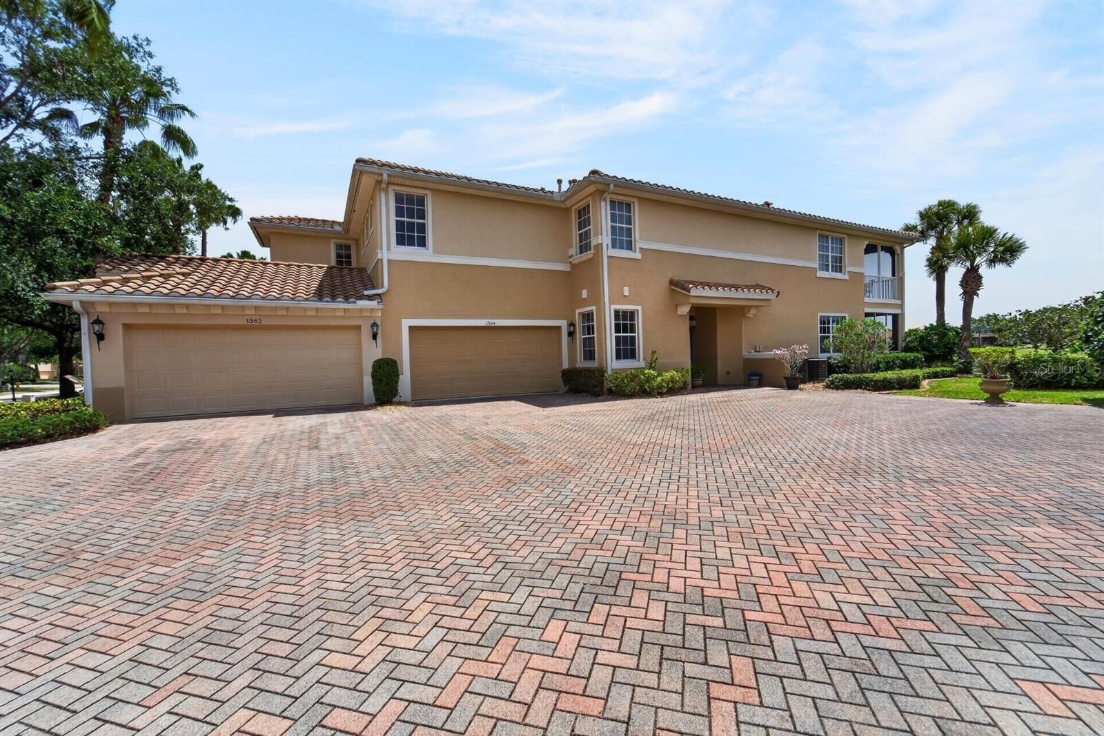 Property Photo:  1364 Emerald Dunes Drive  FL 33573 