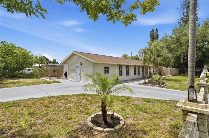 Property Photo:  6308 5th Street W  FL 34207 