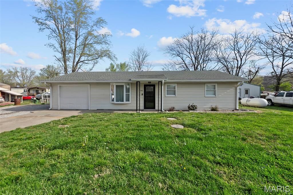 Property Photo:  186 Oriole Street  MO 63701 
