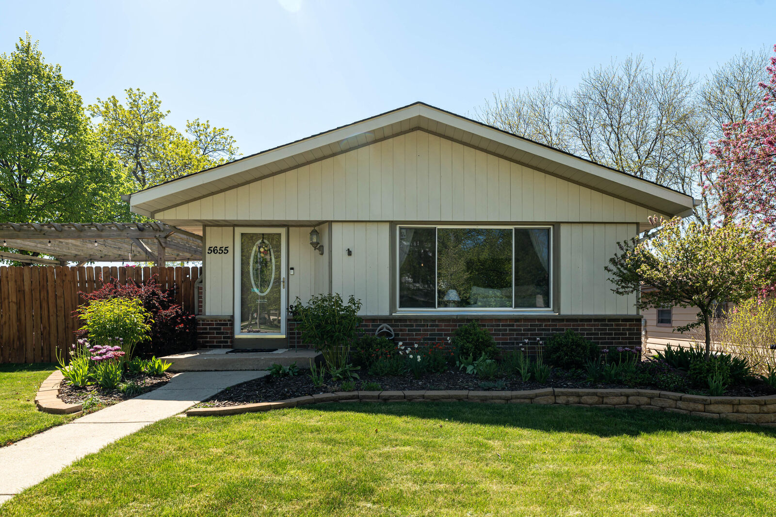 Property Photo:  5655 S 25th St  WI 53221 