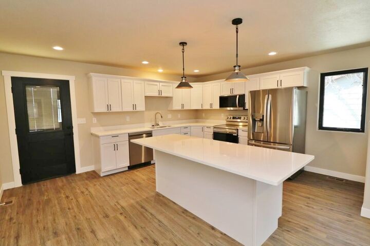 Property Photo: 608 14th St SE ND 58701
