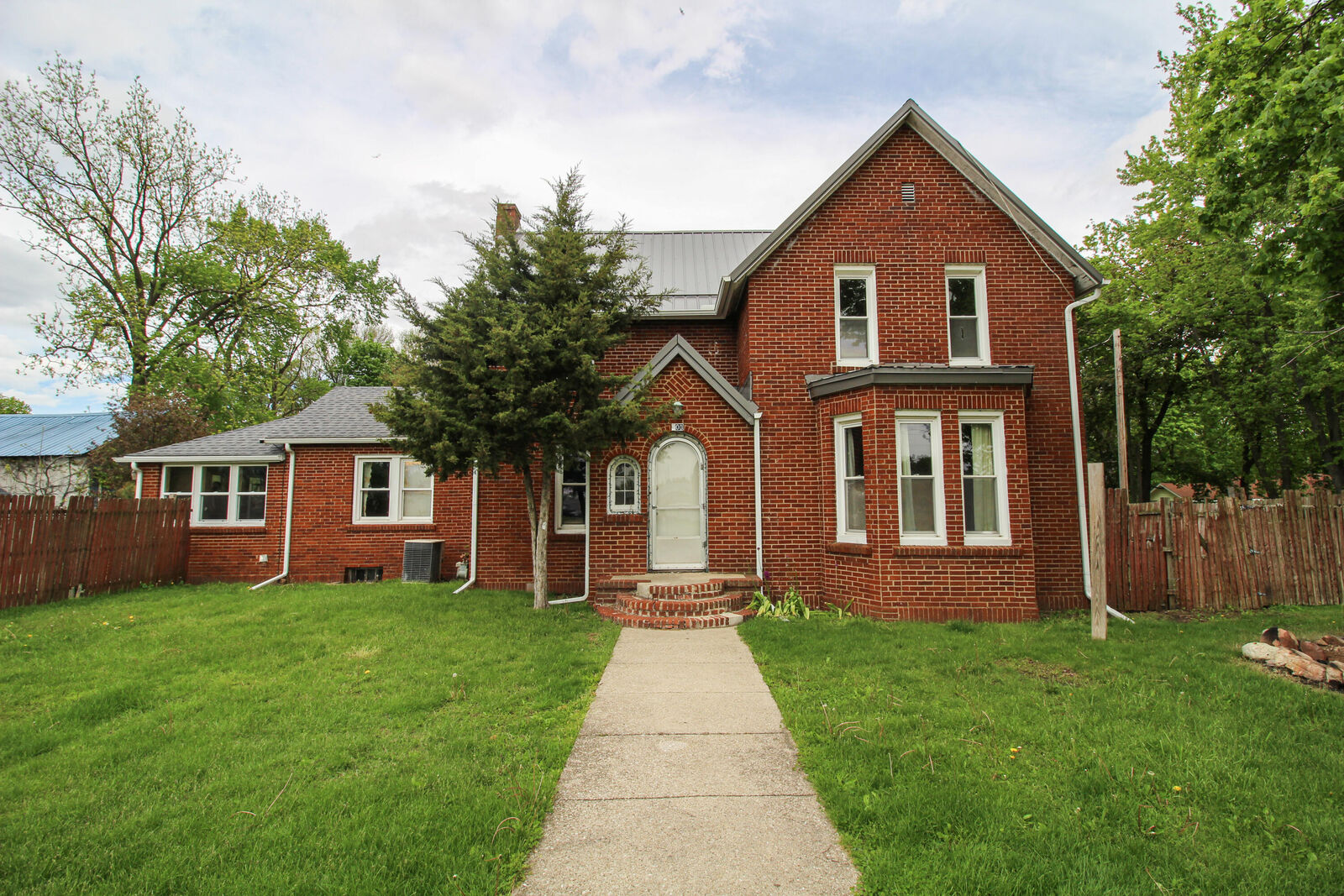 Property Photo:  400 W Peck Avenue  MI 49099 