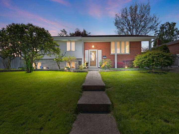 Property Photo:  506 Forest Preserve Drive  IL 60191 