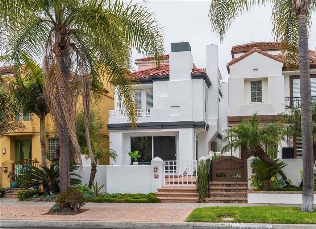 Property Photo:  515 21st Street  CA 92648 