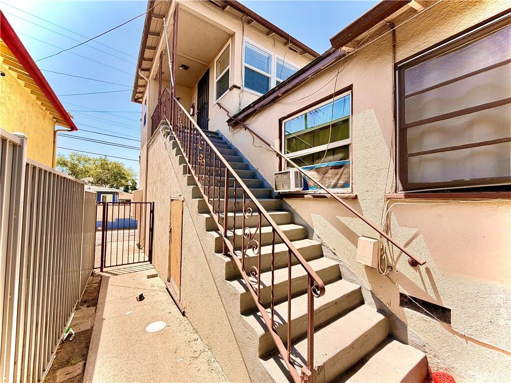 Property Photo:  2433 W Beverly 1/2  CA 90640 