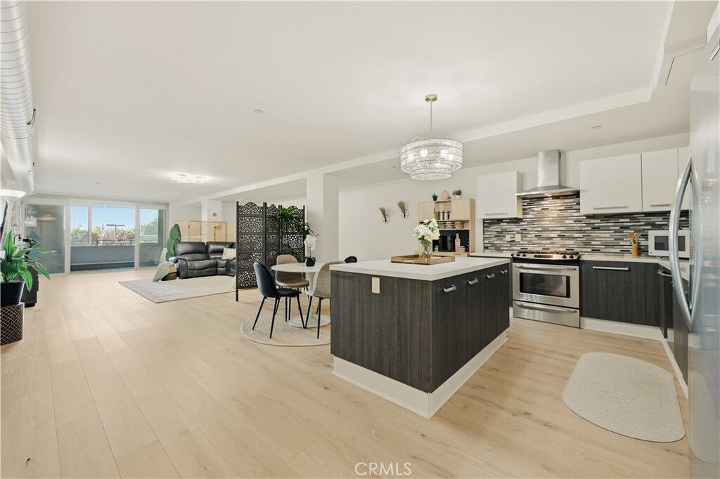 Property Photo:  433 Pine Avenue 201  CA 90802 