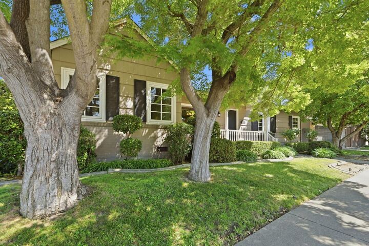 Property Photo:  301 Coloma Way  CA 95819 