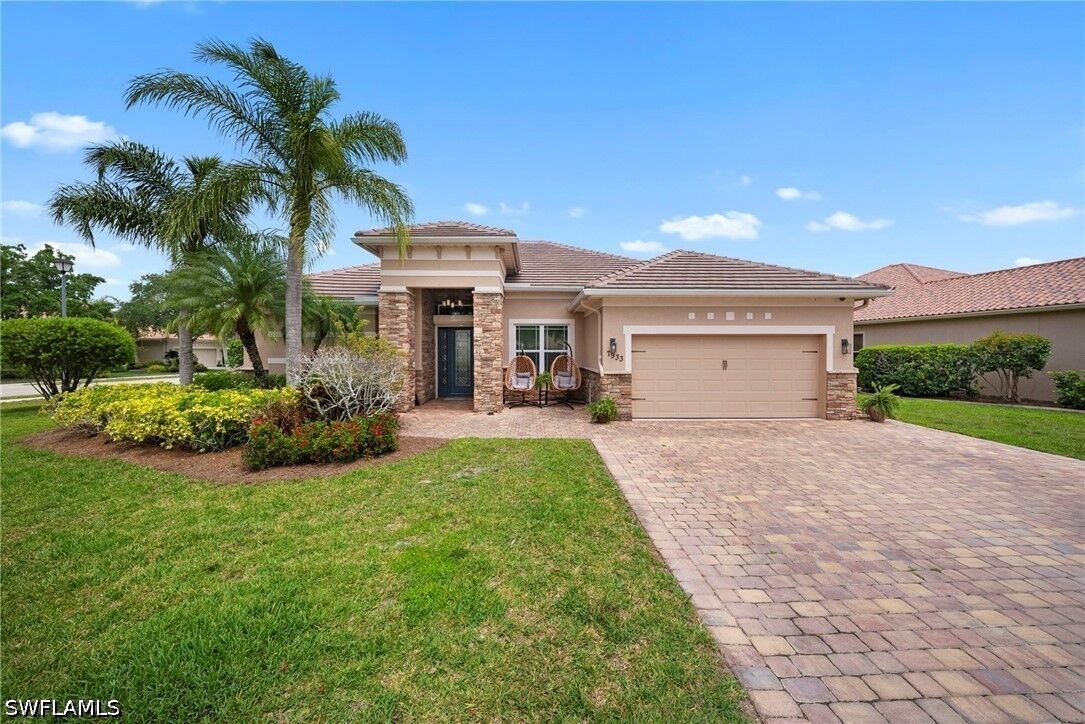 Property Photo:  7933 Founders Circle  FL 34104 