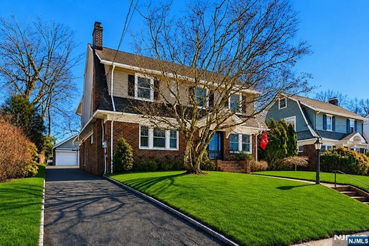 Property Photo:  7 Wayland Drive  NJ 07044 