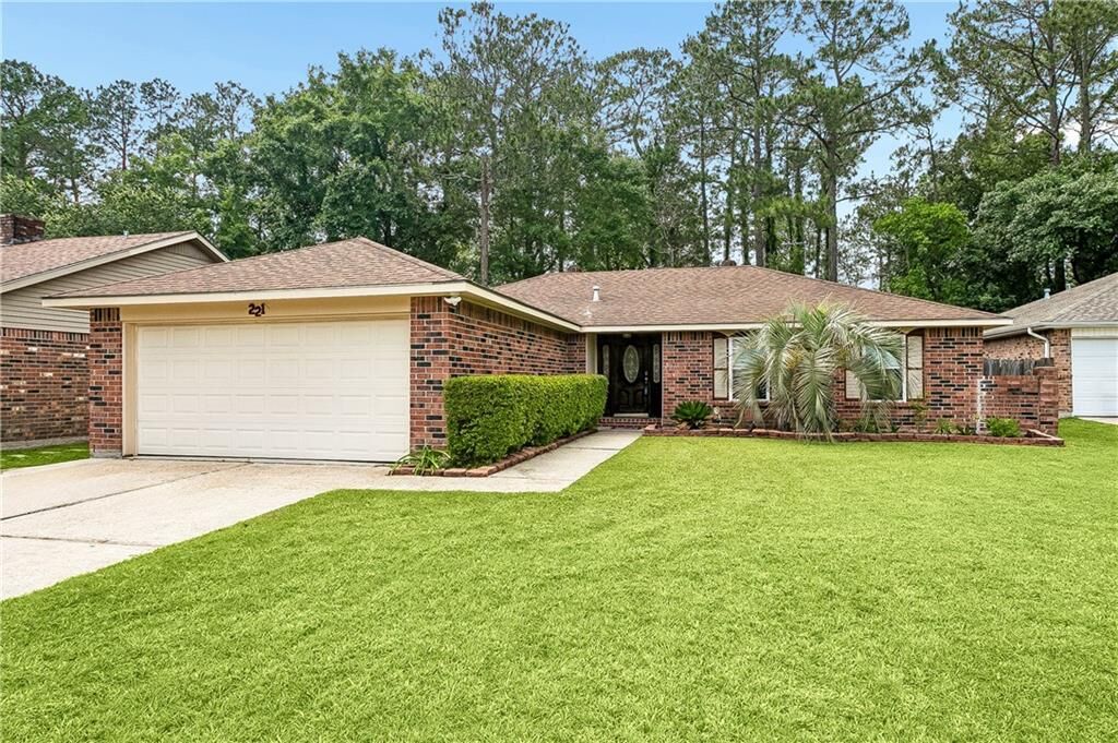 Property Photo:  221 W Queens Drive  LA 70458 