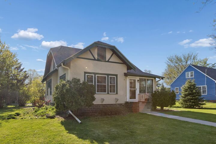 Property Photo:  1715 Greeley Avenue N  MN 55336 