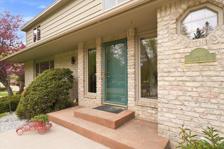 Property Photo:  2500 Highland View Avenue S  MN 55337 