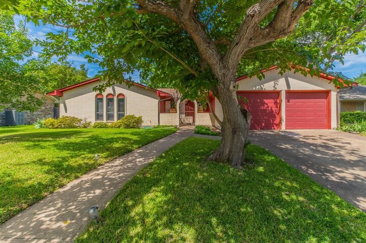 Property Photo:  2221 Vanderbilt Court  TX 76201 