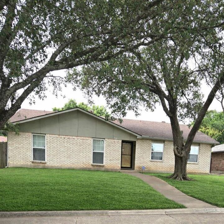 Property Photo:  7120 Field View Lane  TX 75249 