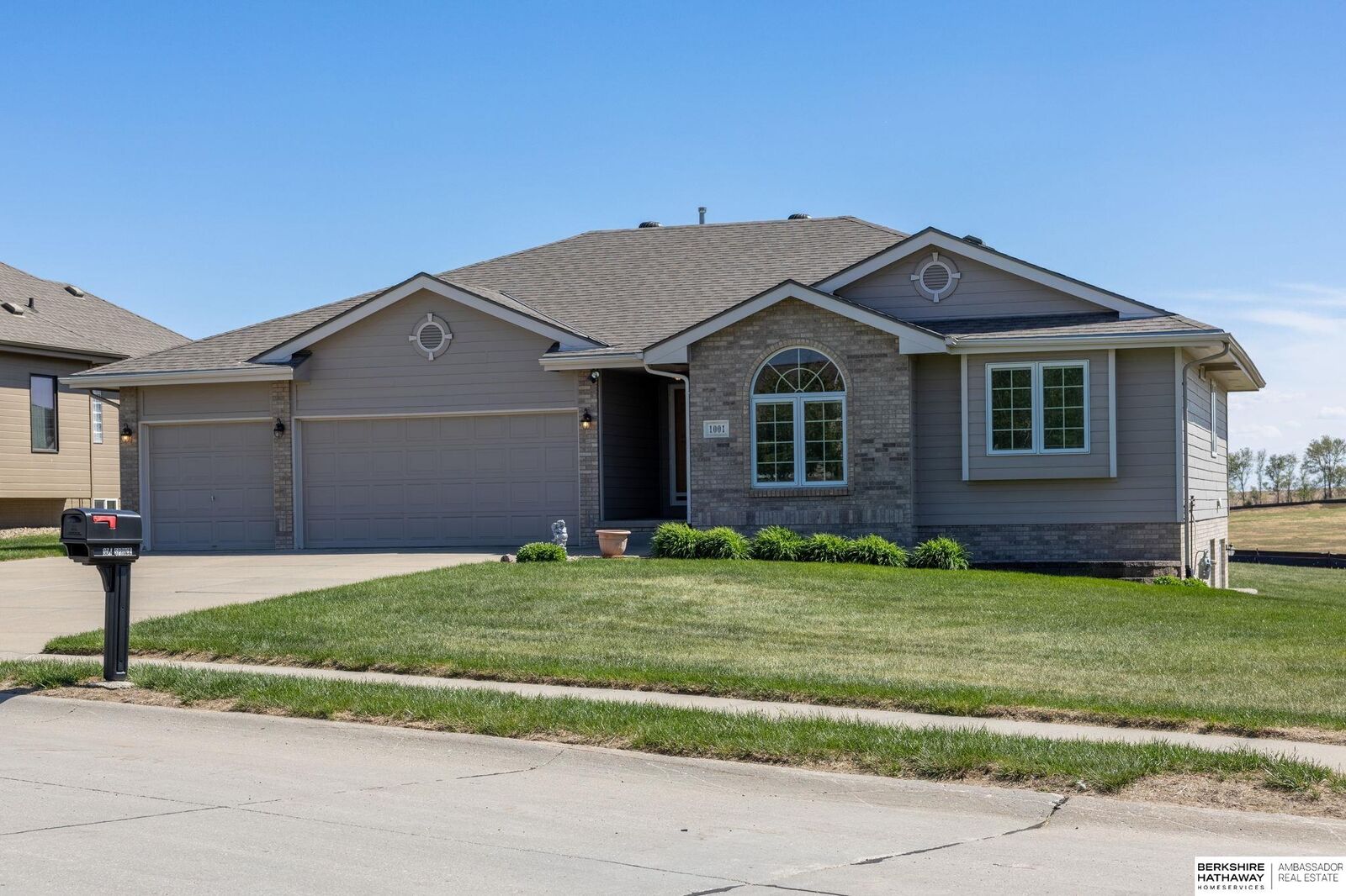 Property Photo:  1001 Spruce Street  NE 68059 