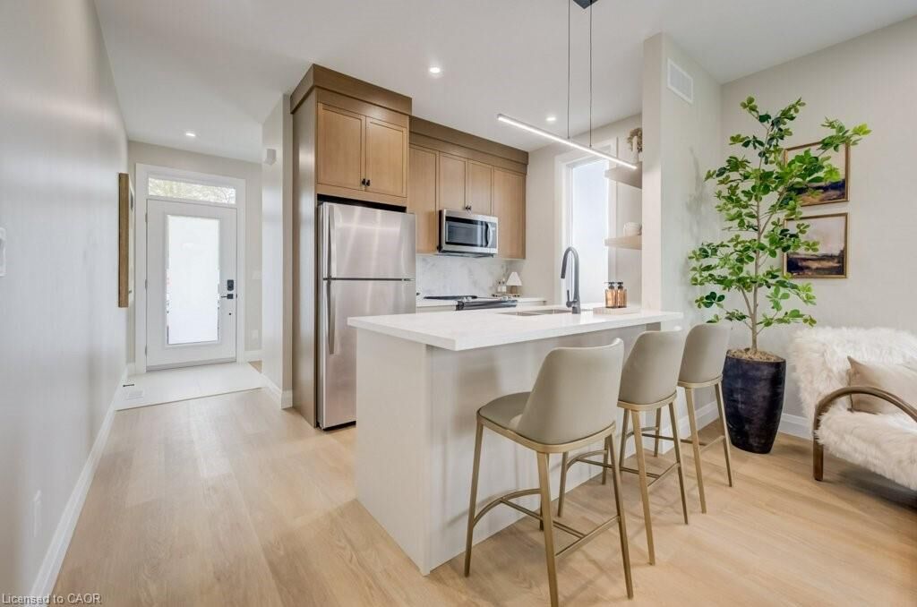 Property Photo:  210 Heritage Drive Main  ON N2B 3J6 
