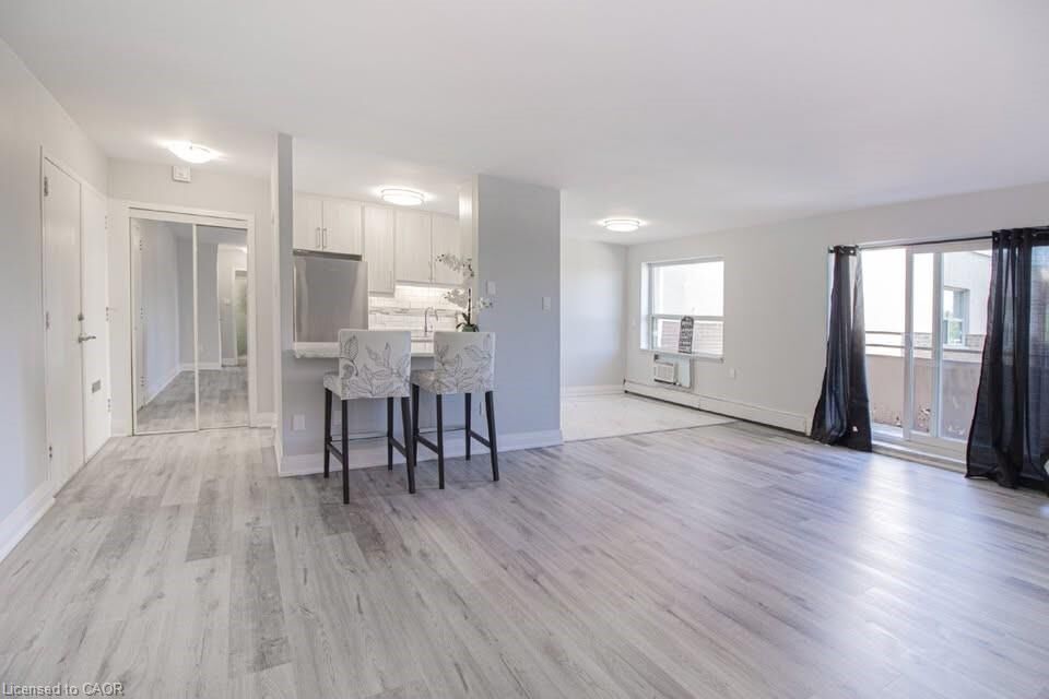 Property Photo:  579 Clare Avenue 501  ON L3C 3B7 