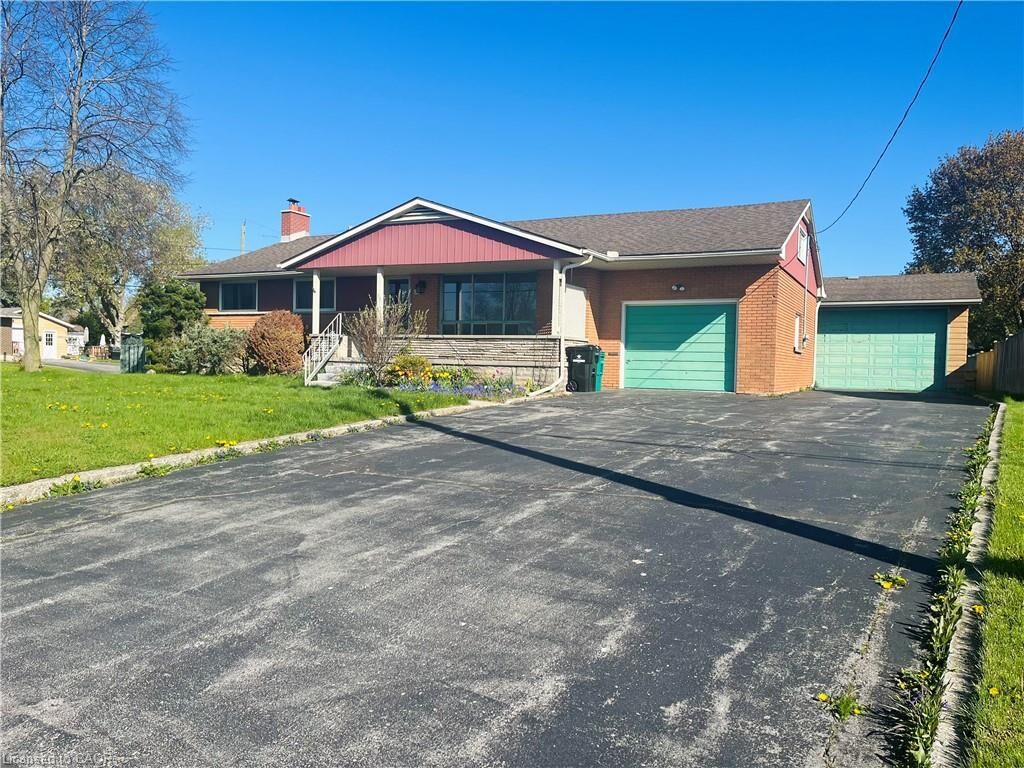 Property Photo:  157 Schweitzer Street  ON N2K 1C3 