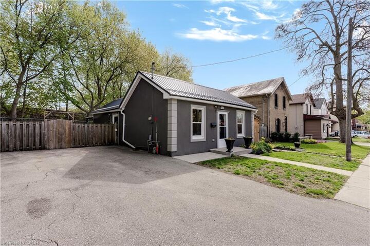 Property Photo:  211 William Street  ON N3T 3L6 