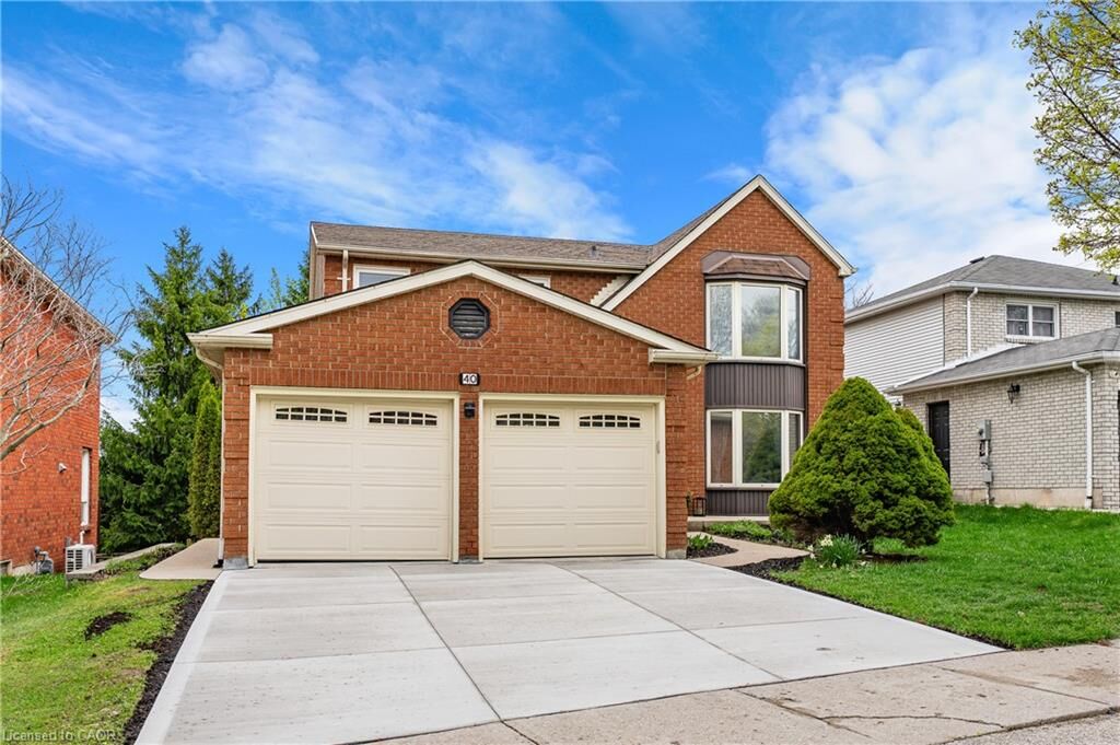 Property Photo:  40 Old Maple Lane  ON N2N 2L2 