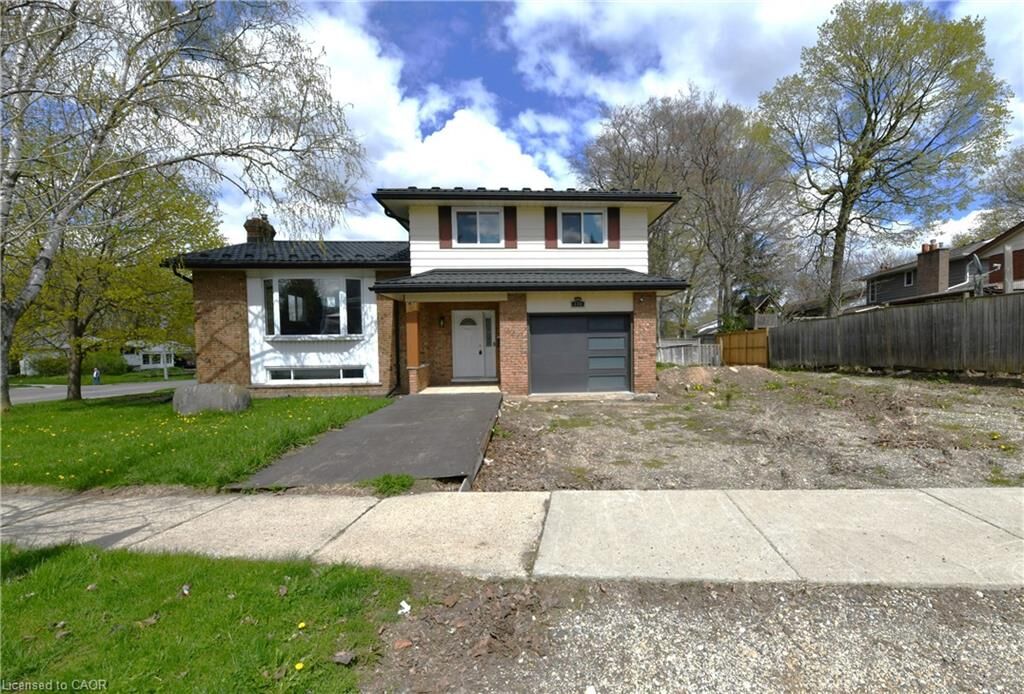Property Photo:  110 Silverspring Crescent  ON N2M 4P4 