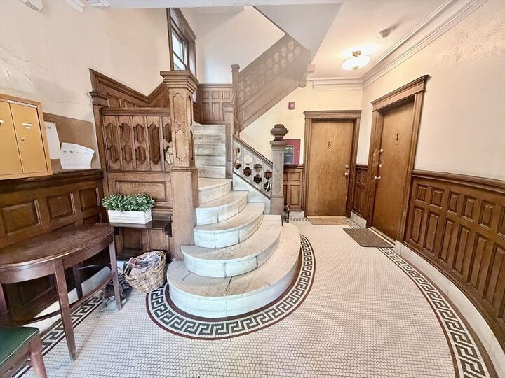 Property Photo:  35 Westbourne Ter 2  MA 02446 