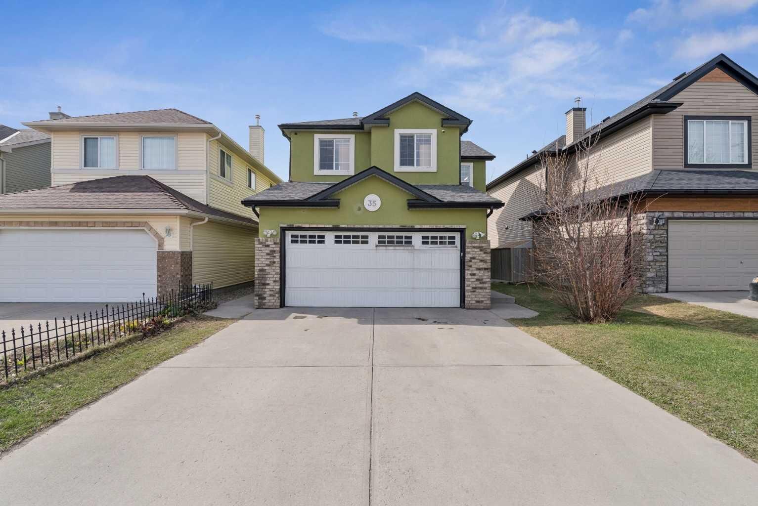 Property Photo:  35 Saddletree Drive NE  AB T3J 5C7 