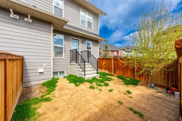 Property Photo:  428 Cranbrook Square SE  AB T3M 3K8 
