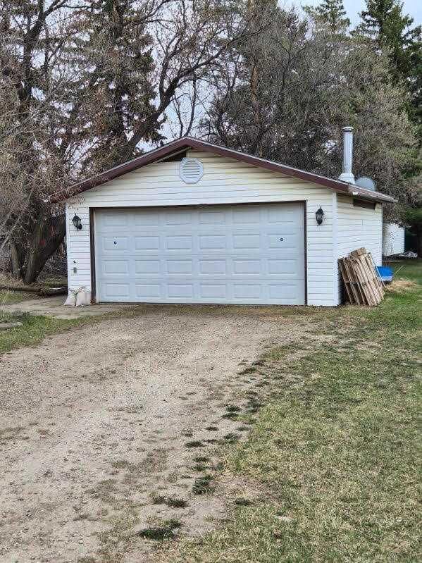 Property Photo:  707 3 Avenue  AB T0H 0C0 