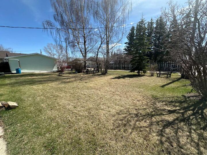 Property Photo:  1435 22 Avenue  AB T0M 0W0 