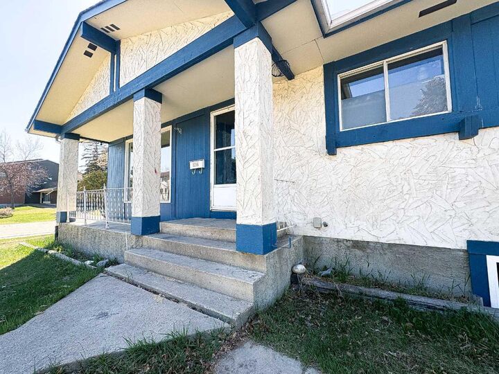 Property Photo:  8206 96 Street  AB T8V 4S2 