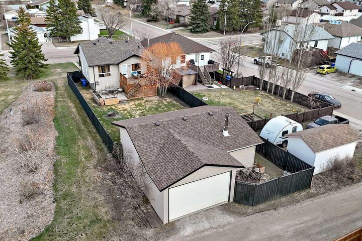 Property Photo:  102 Robinson Avenue  AB T0M 1R0 