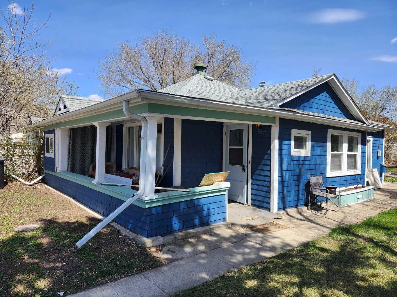 Property Photo:  148 3 Street W  AB T0J 0Y3 