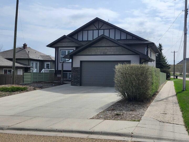 Property Photo:  102 9 Street  AB T0J 0Y0 