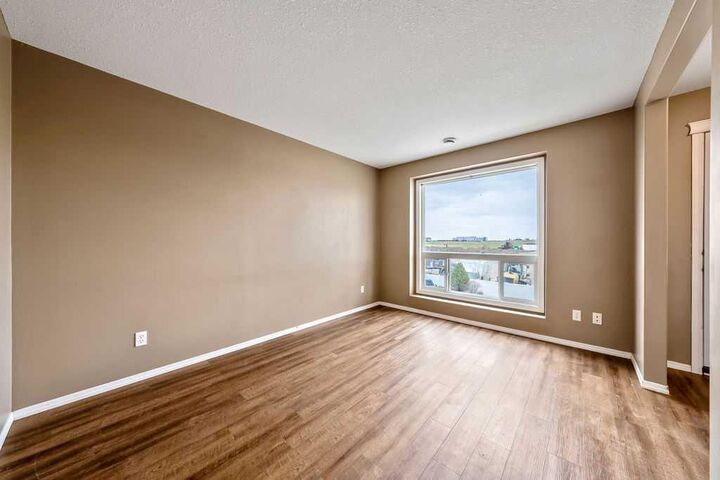 Property Photo:  108 Sunrise Terrace NE  AB T1V 0C2 