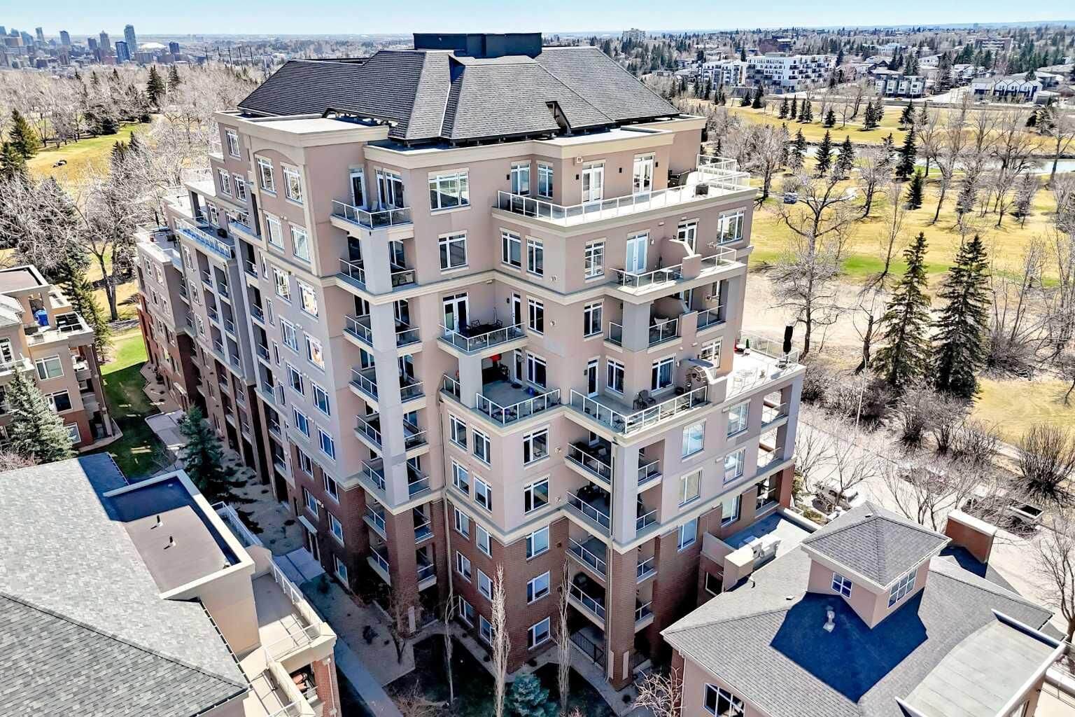 Property Photo:  24 Hemlock Crescent SW 3506  AB T3C 2Z1 