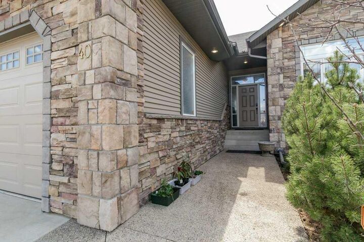 Property Photo:  40 Oakwood Close  AB T4P 0C5 