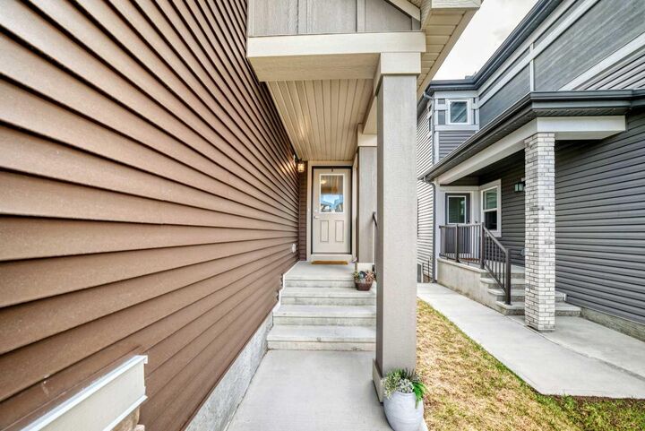 Property Photo:  73 Lucas Heights NW  AB T3P 1S8 