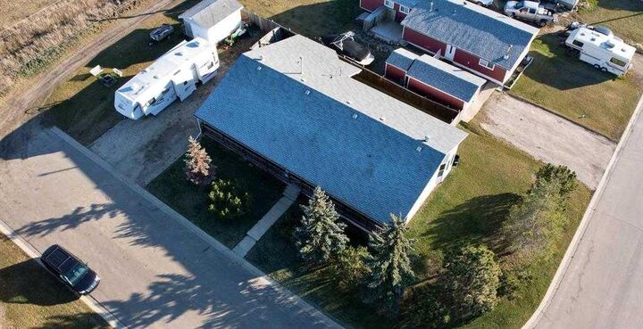 Property Photo:  422 7th Avenue  AB T0H 0C0 