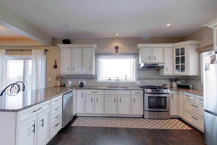 Property Photo:  905 Southshore Drive W  AB T0G 0M0 