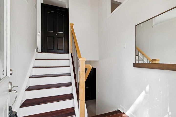 Property Photo:  1939 33 Street SW 3  AB T3E 2S6 