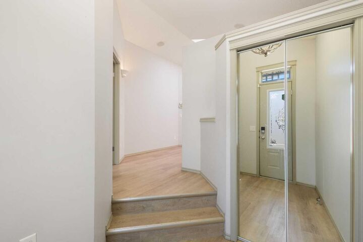 Property Photo:  252 Prestwick Heights SE  AB T2Z 4K3 
