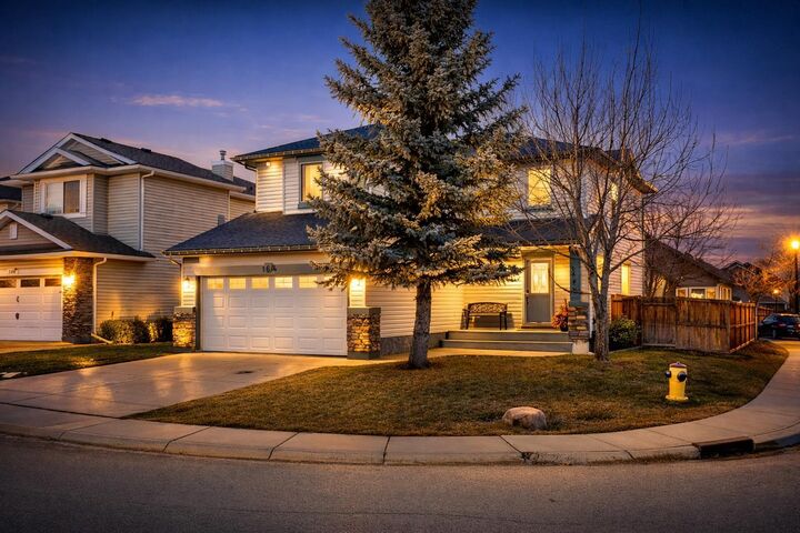 Property Photo:  164 West Lakeview Circle  AB T1X 1H7 