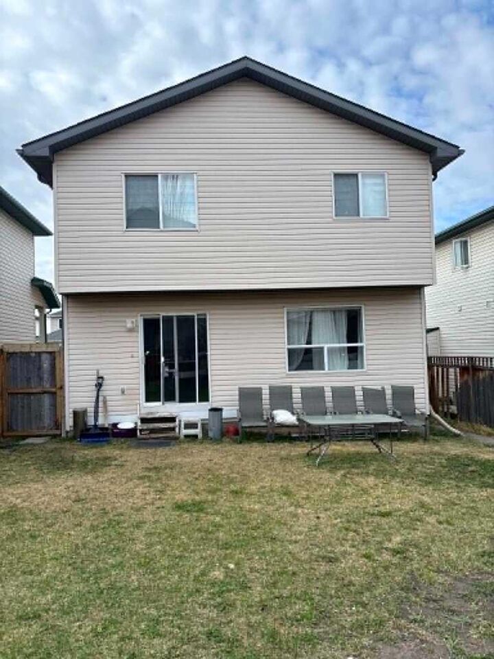 Property Photo:  181 Tuscarora Place NW  AB T3L 2G1 