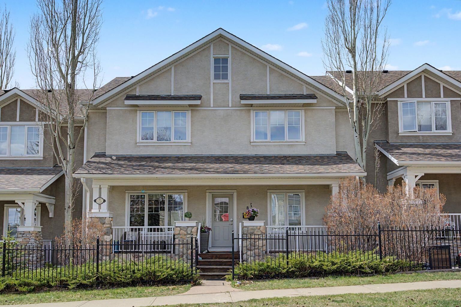 Property Photo:  8 Ypres Lane SW  AB T2T 6M9 