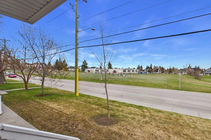 Property Photo:  584 Killarney Glen Court SW  AB T3E 7H4 