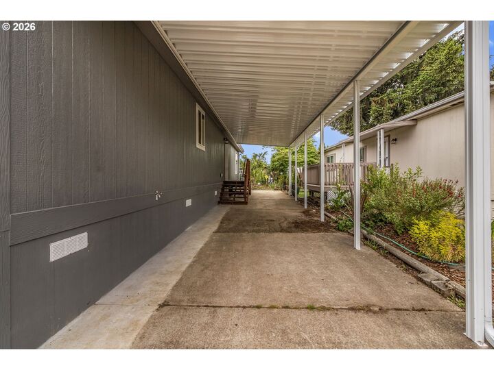 Property Photo:  1400 Candlelight Dr 209  OR 97402 