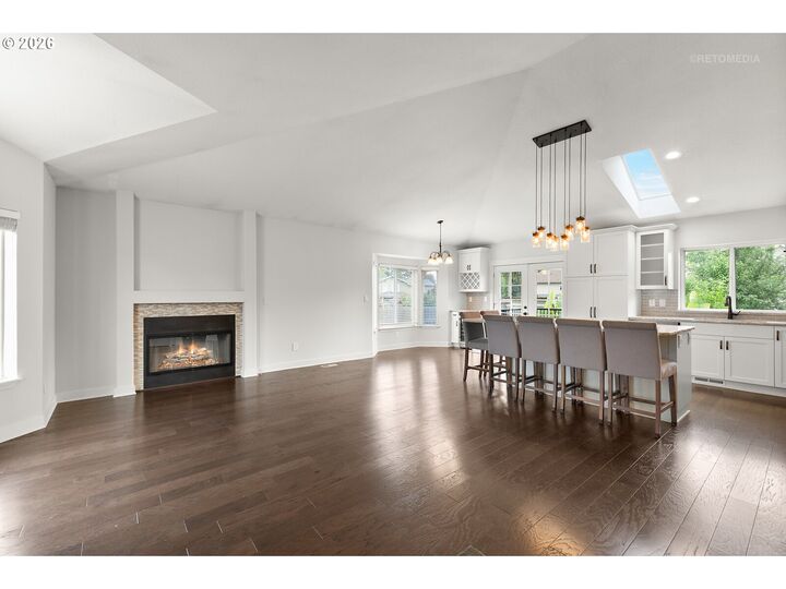 Property Photo:  282 NE Lenox St  OR 97124 